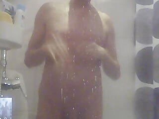 Olaf showering