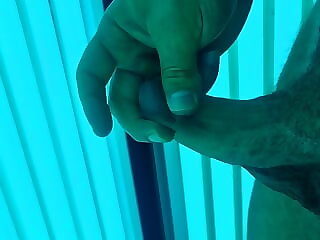 Cheeky Sole Sunbed Wank..