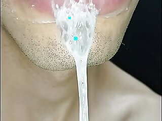 Cum near my mouth, play with..